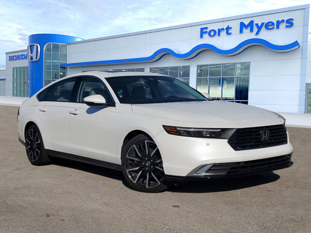 Vehicle image 4 of 32