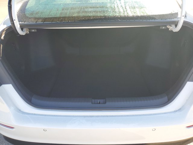 Vehicle image 18 of 32