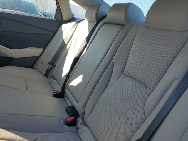 Vehicle image 13 of 32