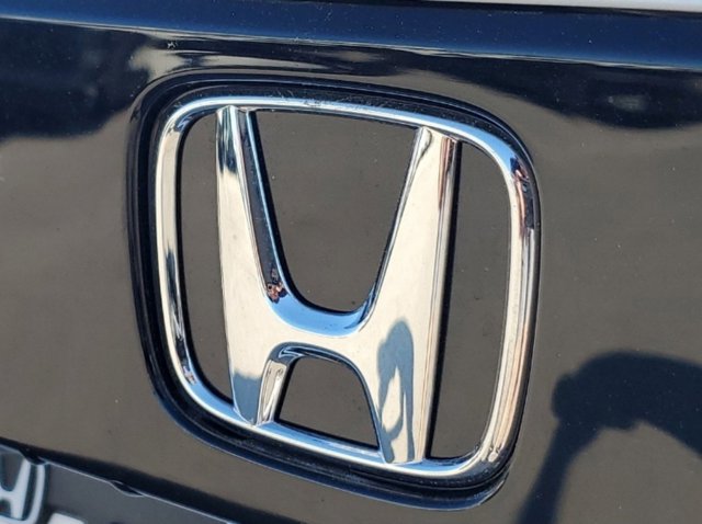 Vehicle image 10 of 32