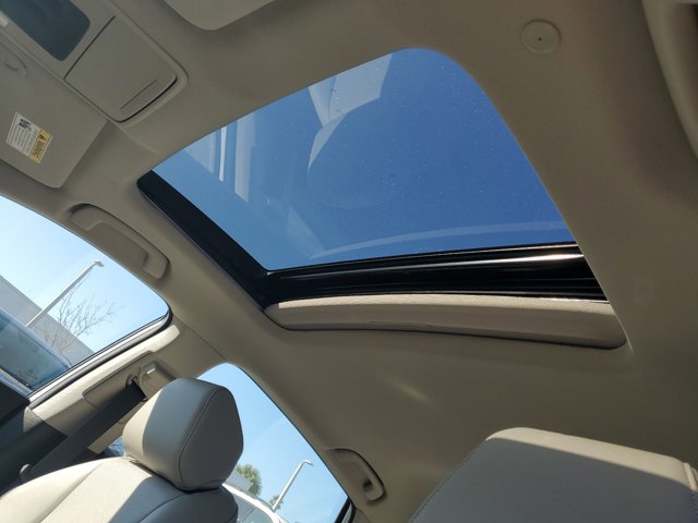 Vehicle image 31 of 32
