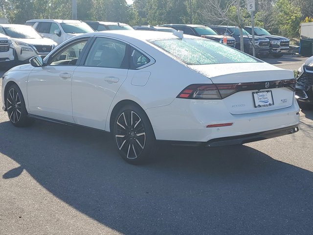 Vehicle image 7 of 32