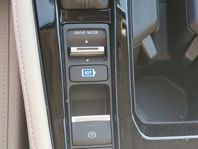 Vehicle image 30 of 32
