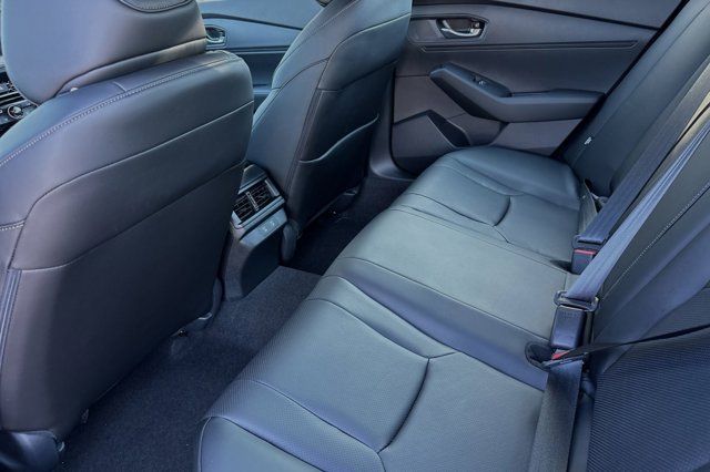 2025 Honda Accord Hybrid Sport-L Image 10 of 31