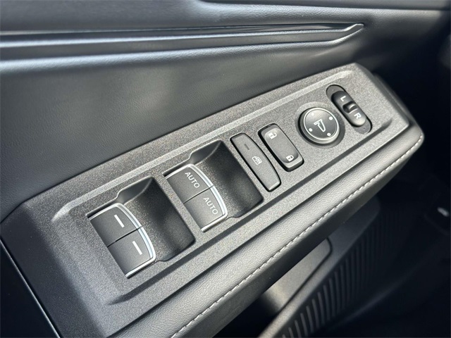 Vehicle image 23 of 25
