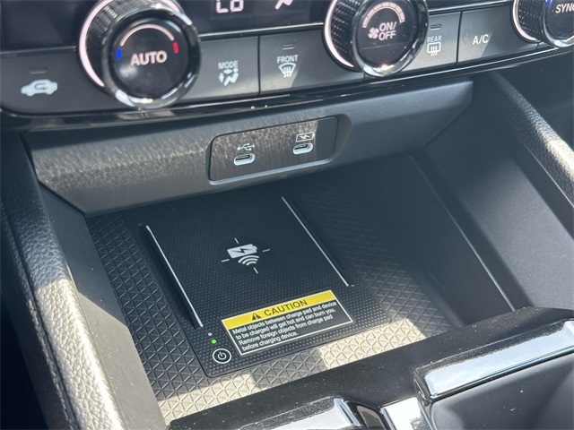 Vehicle image 22 of 25