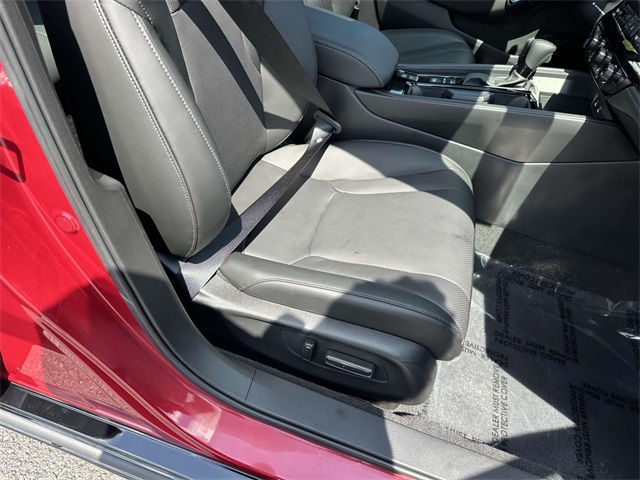 Vehicle image 4 of 25