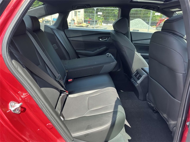 Vehicle image 6 of 25
