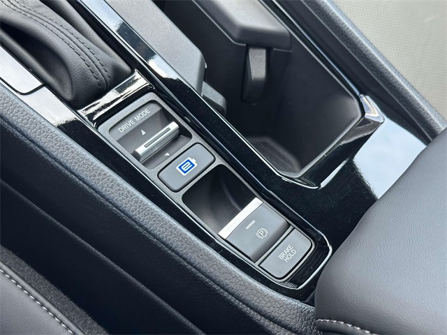 Vehicle image 15 of 25