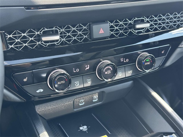 Vehicle image 18 of 25