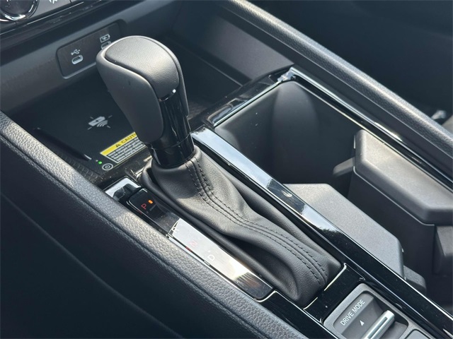 Vehicle image 12 of 25