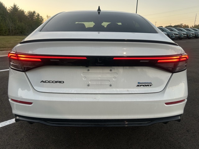 2025 Honda Accord Hybrid Sport-L Image 4 of 15
