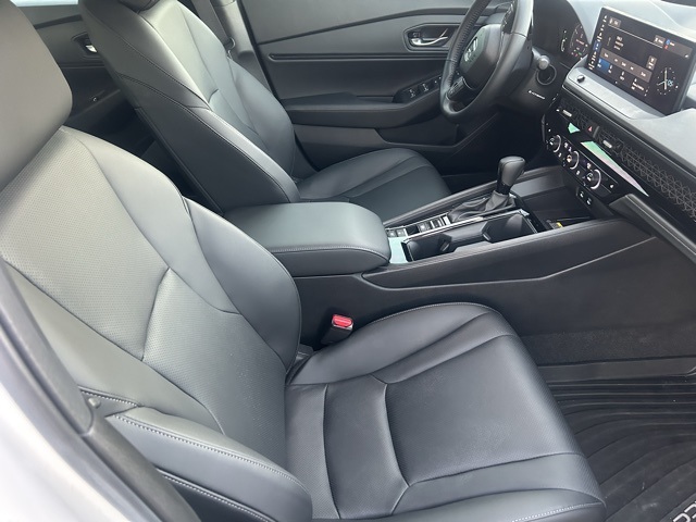 2025 Honda Accord Hybrid Sport-L Image 8 of 15