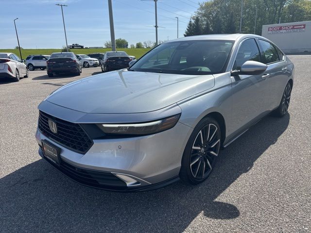 2025 Honda Accord Hybrid Touring Image 1 of 27