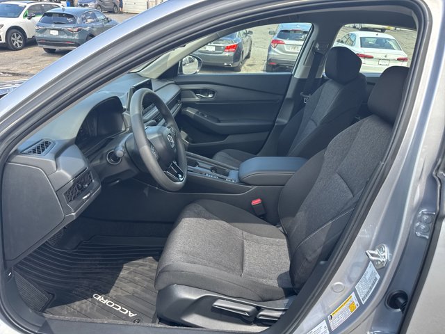 Vehicle image 14 of 32