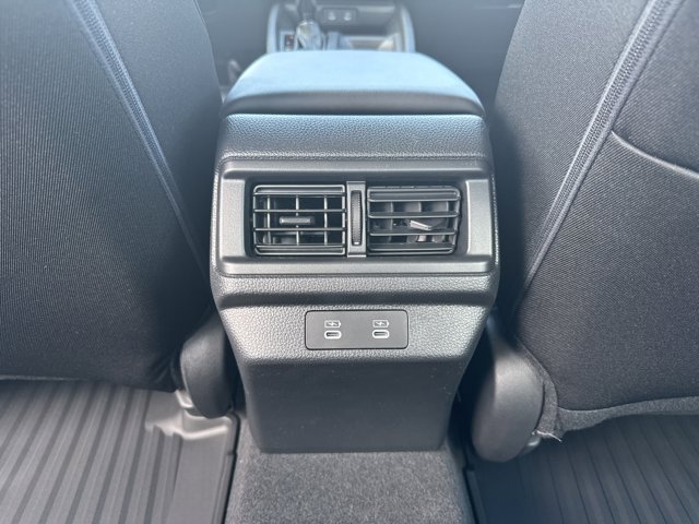 Vehicle image 22 of 32