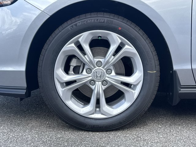 Vehicle image 12 of 32