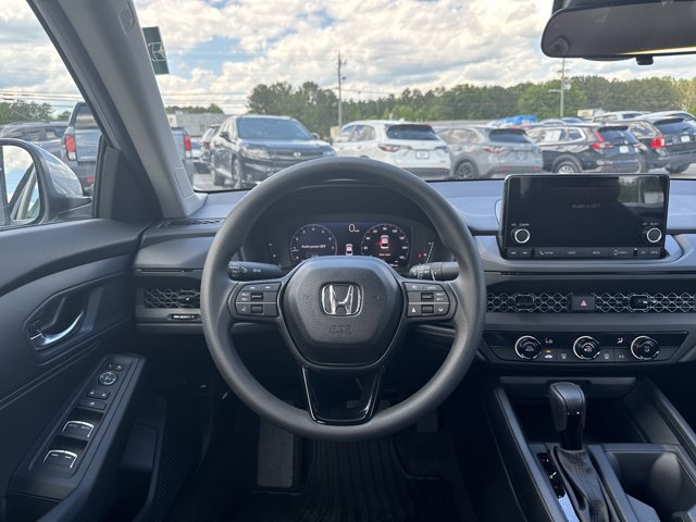 Vehicle image 24 of 32