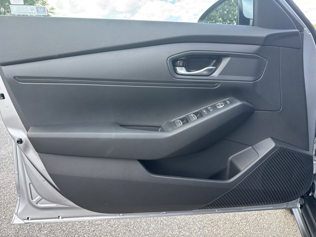 Vehicle image 17 of 32
