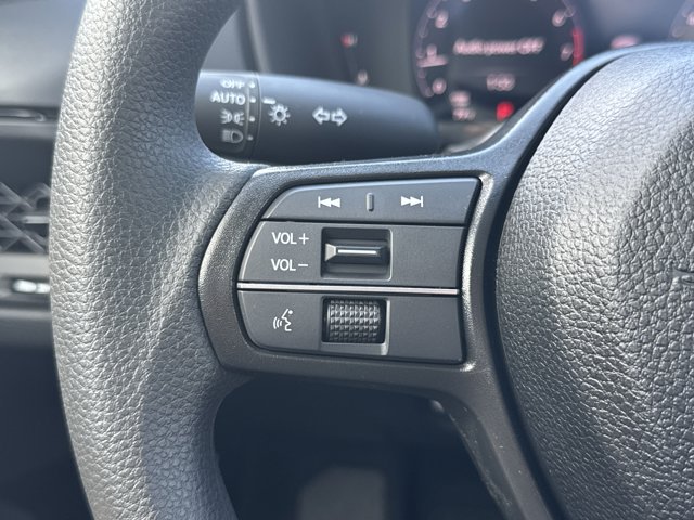 Vehicle image 26 of 32