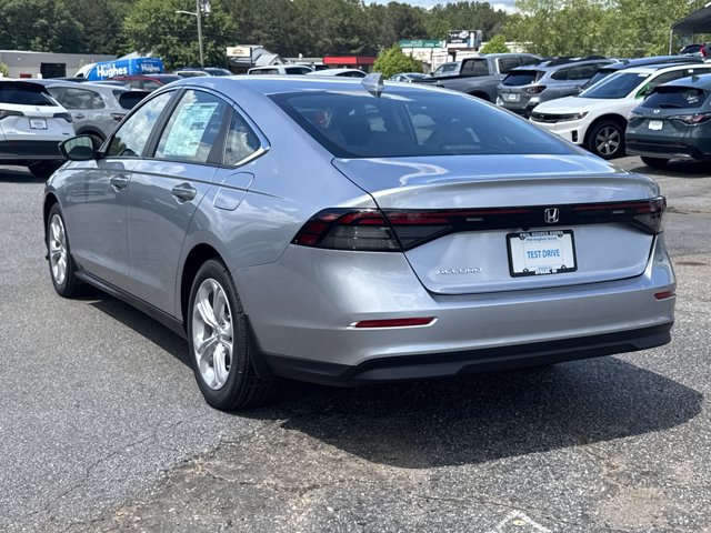 Vehicle image 8 of 32