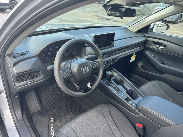 Vehicle image 15 of 32
