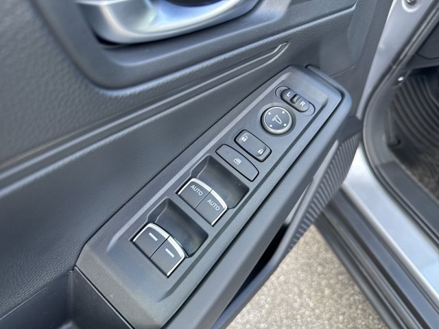Vehicle image 18 of 32