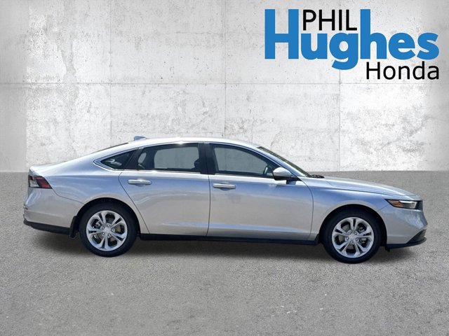 Vehicle image 5 of 32