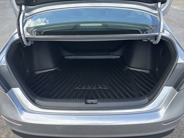 Vehicle image 25 of 32