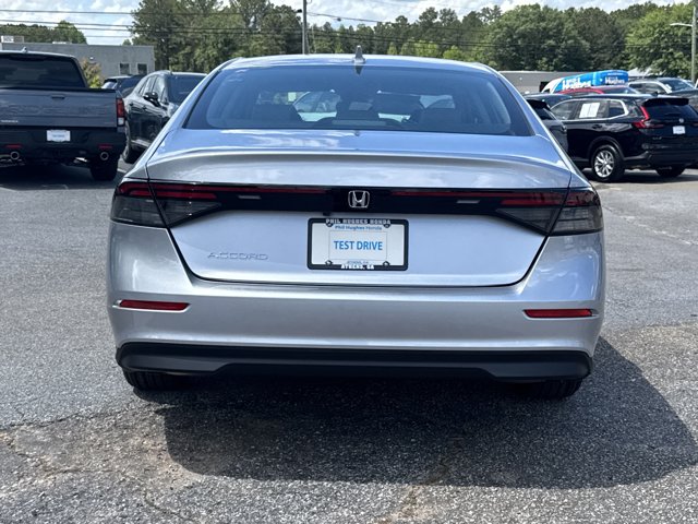 Vehicle image 7 of 32