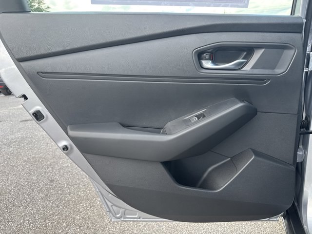 Vehicle image 21 of 32