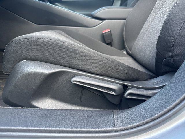 Vehicle image 19 of 32