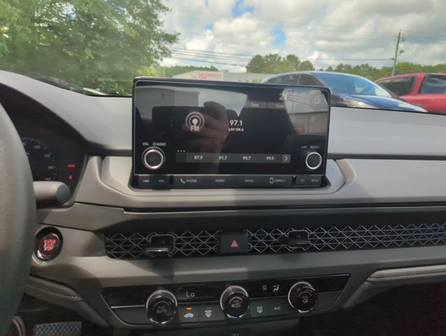 Vehicle image 26 of 28
