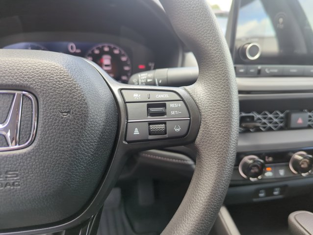 Vehicle image 23 of 28