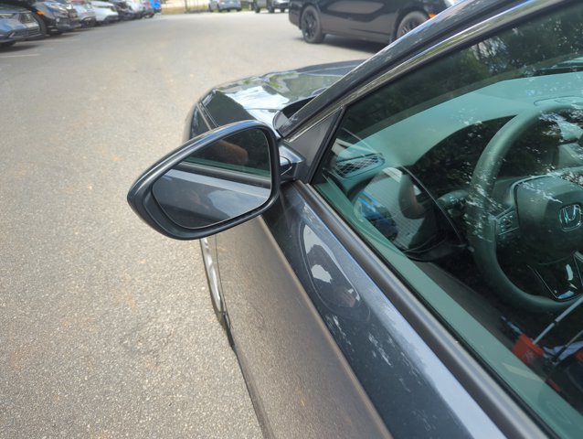 Vehicle image 11 of 28