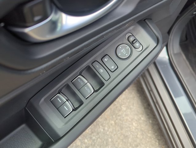 Vehicle image 15 of 28