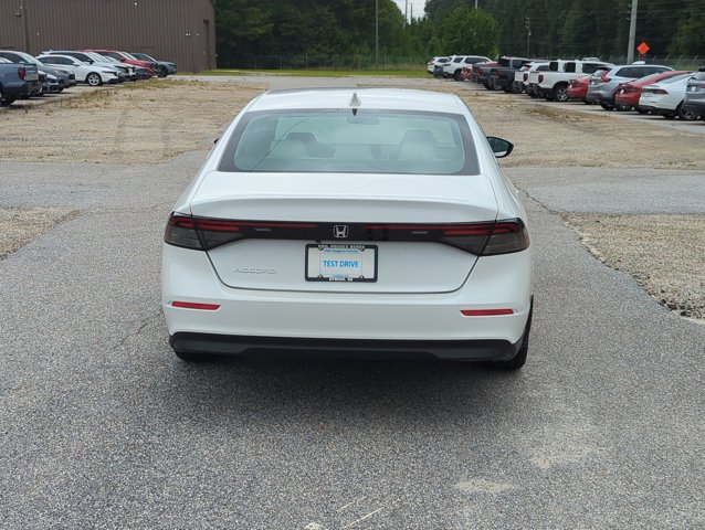 Vehicle image 6 of 26