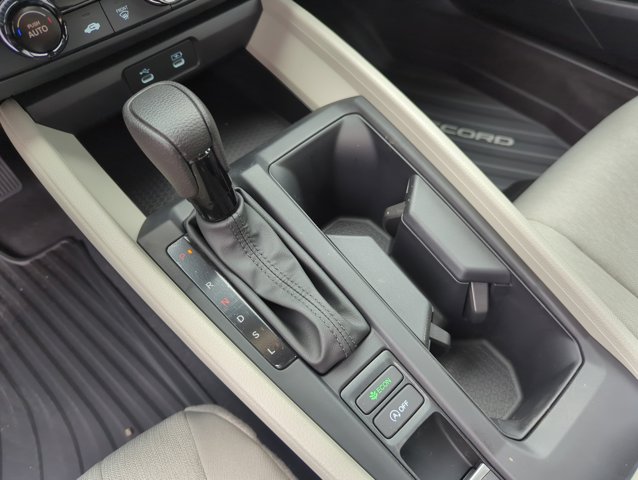 Vehicle image 17 of 26