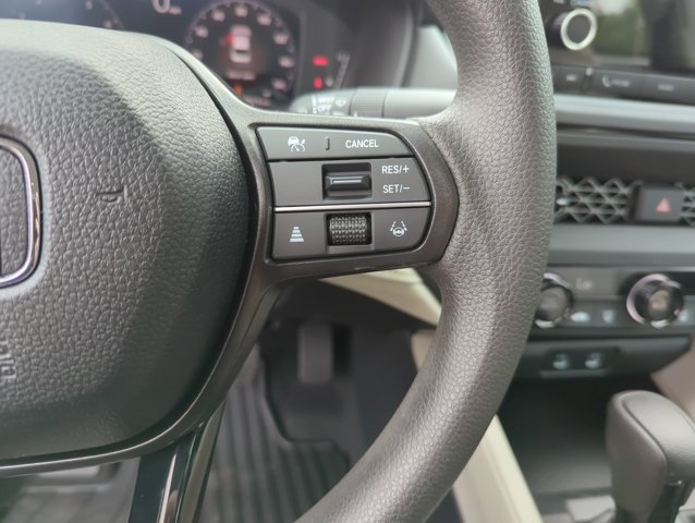 Vehicle image 13 of 26