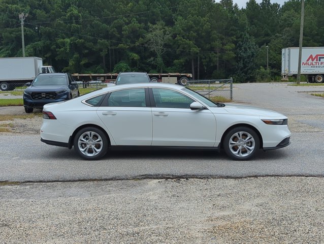 Vehicle image 4 of 26