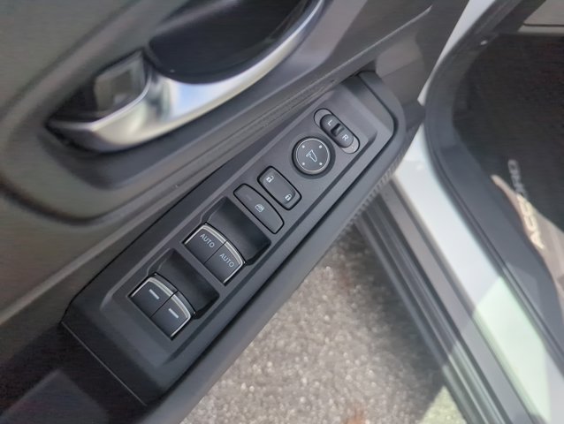 Vehicle image 25 of 29