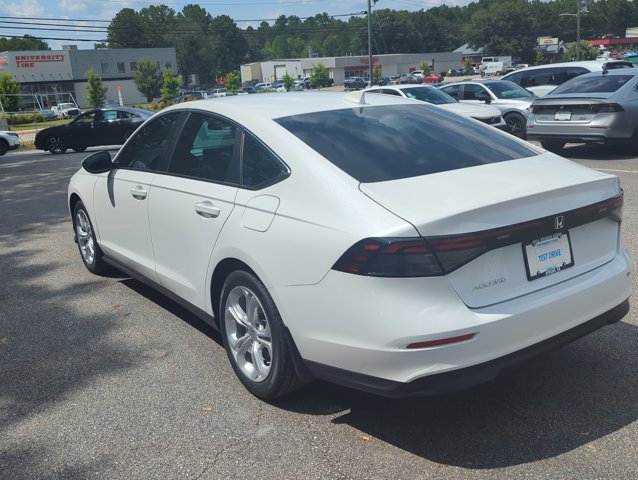 Vehicle image 8 of 29