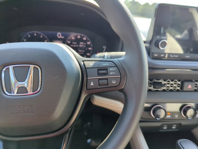 Vehicle image 17 of 31