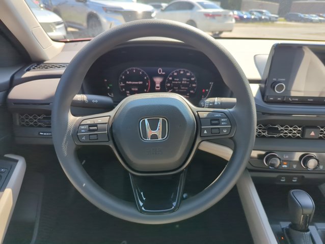 Vehicle image 15 of 31