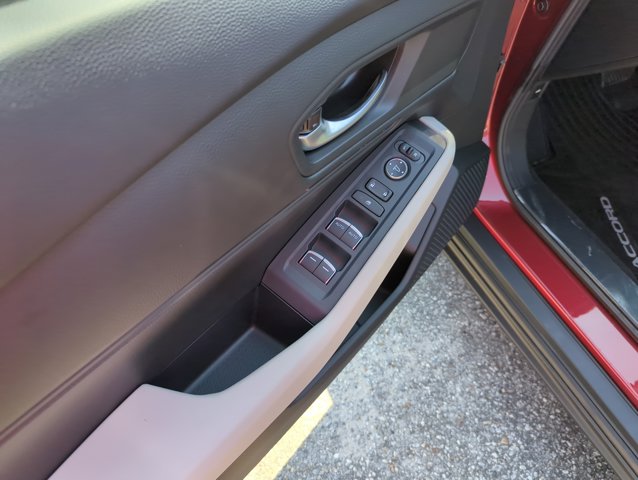 Vehicle image 24 of 31