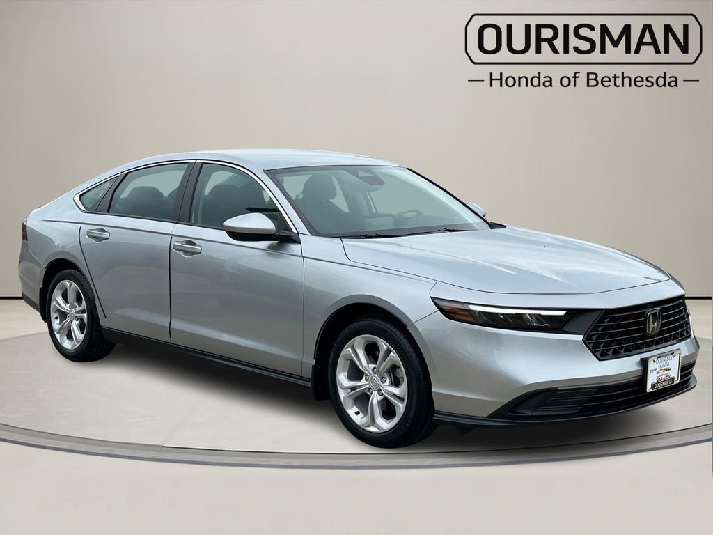 2025 Honda Accord LX Image 2 of 30