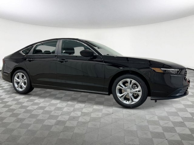 2025 Honda Accord LX Image 4 of 26