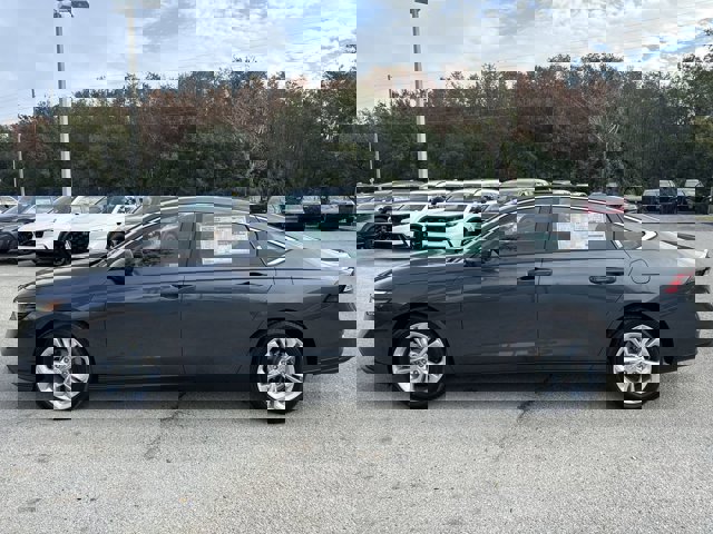 2025 Honda Accord LX Image 9 of 30