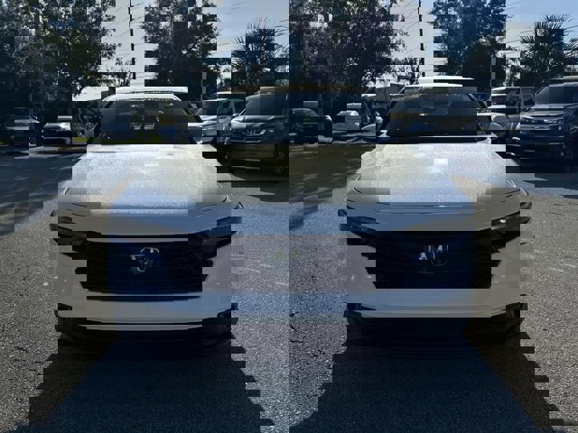 2025 Honda Accord LX Image 4 of 28