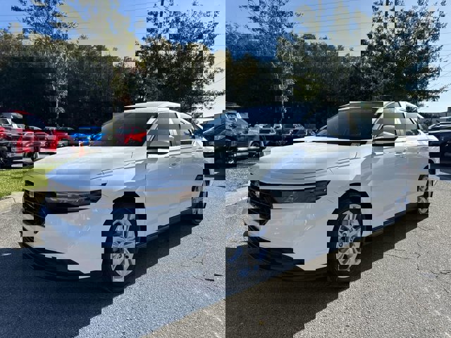 2025 Honda Accord LX Image 3 of 28